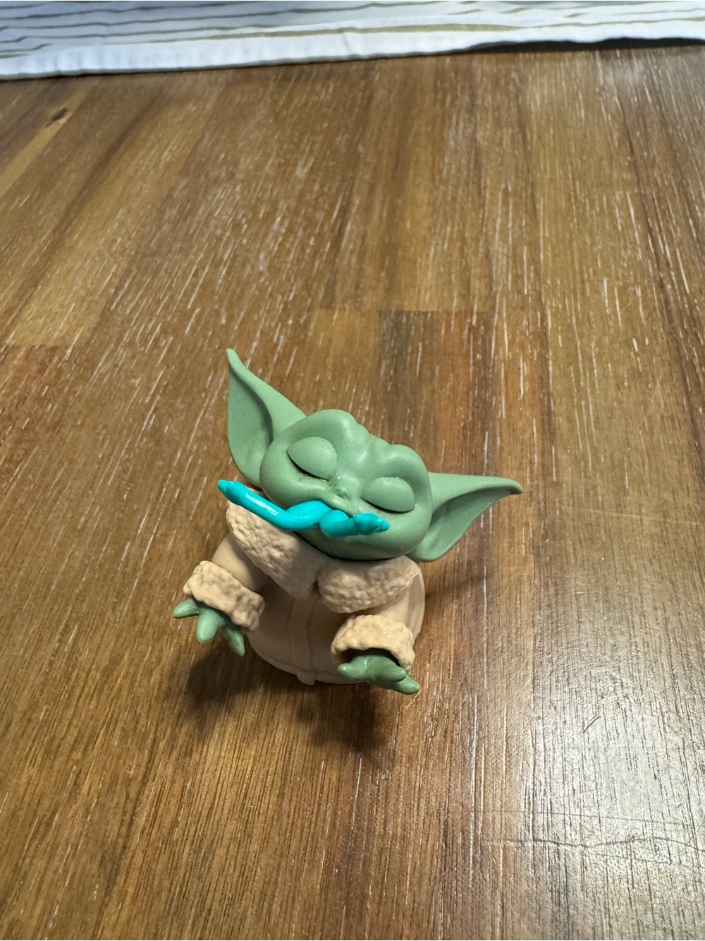 Baby Grogu Figurine Froggy Snack